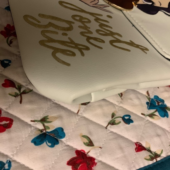 Disney Snow White "Just One Bite" Small Purse - Like New - Picture 6 of 14